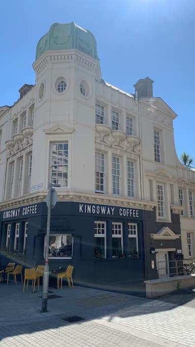 Lovely 4 Bedroom Home, Stones Throw From The Beach Brighton Exterior foto