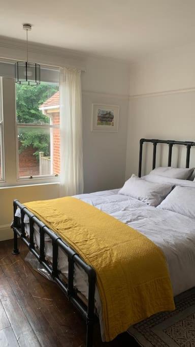 Lovely 4 Bedroom Home, Stones Throw From The Beach Brighton Exterior foto