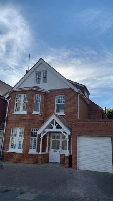 Lovely 4 Bedroom Home, Stones Throw From The Beach Brighton Exterior foto